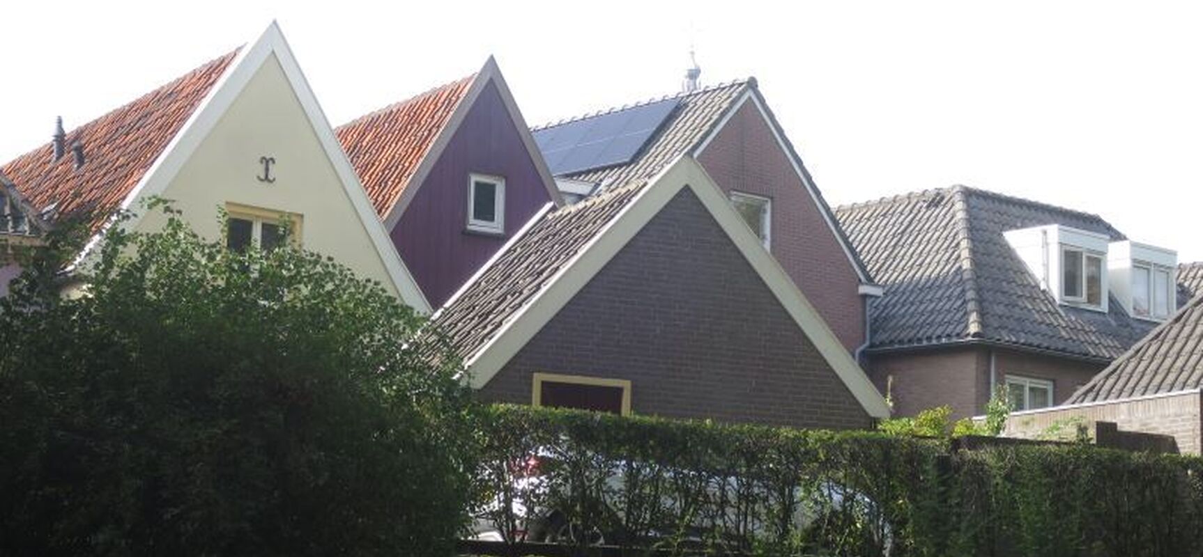 Meipoortwal achterkant bebouwing Bergstraat 3 ZONNEPANELEN